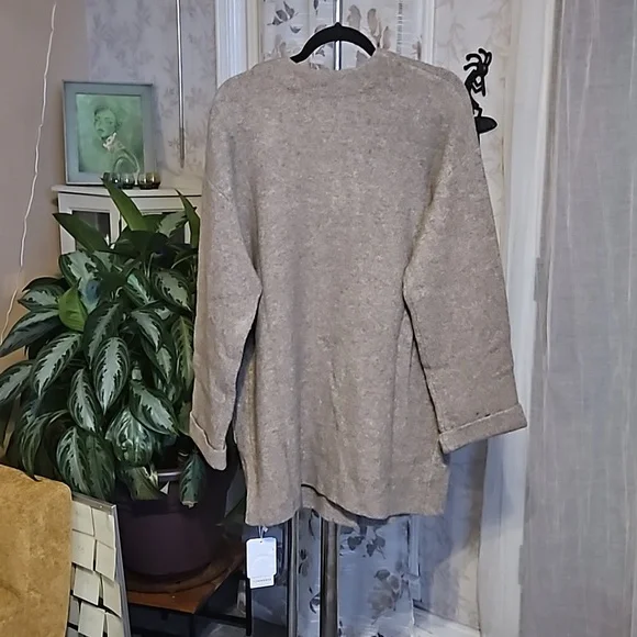 NWTs Commense Sweater Jacket and extra long scarf. - Picture 10 of 12